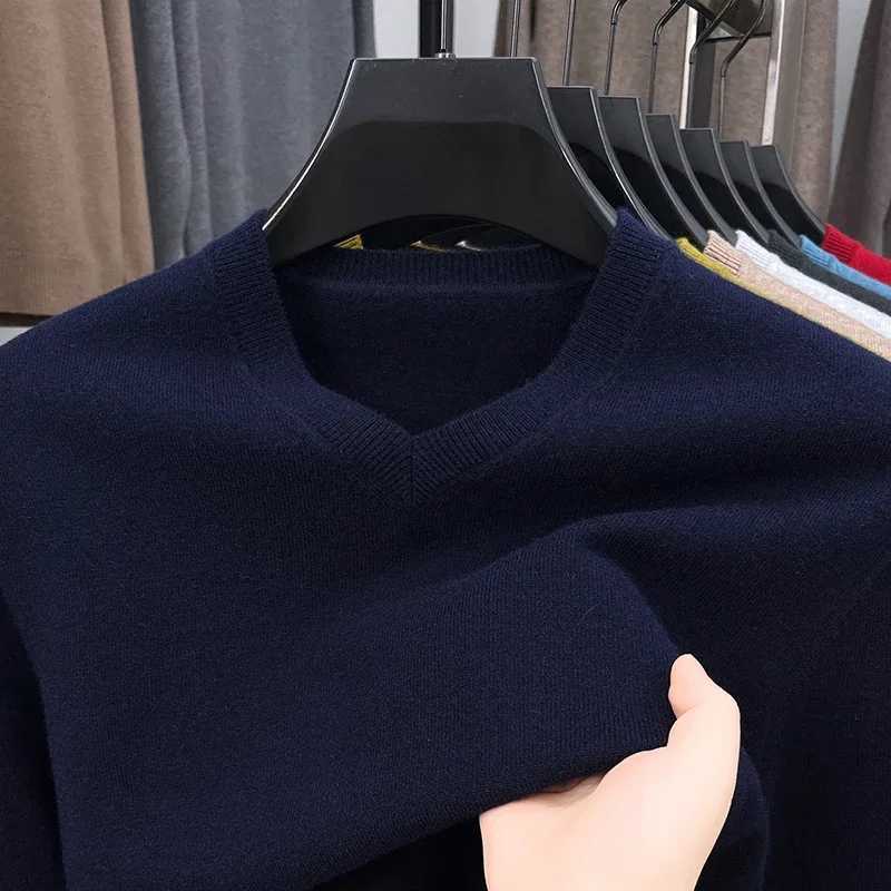 New Sweatwear Mens V Neck Basic Solid Color Sweaters Round Neck Elastic Pullovers Warm Autumn Knitted Oversized Sweater MenXJ251022