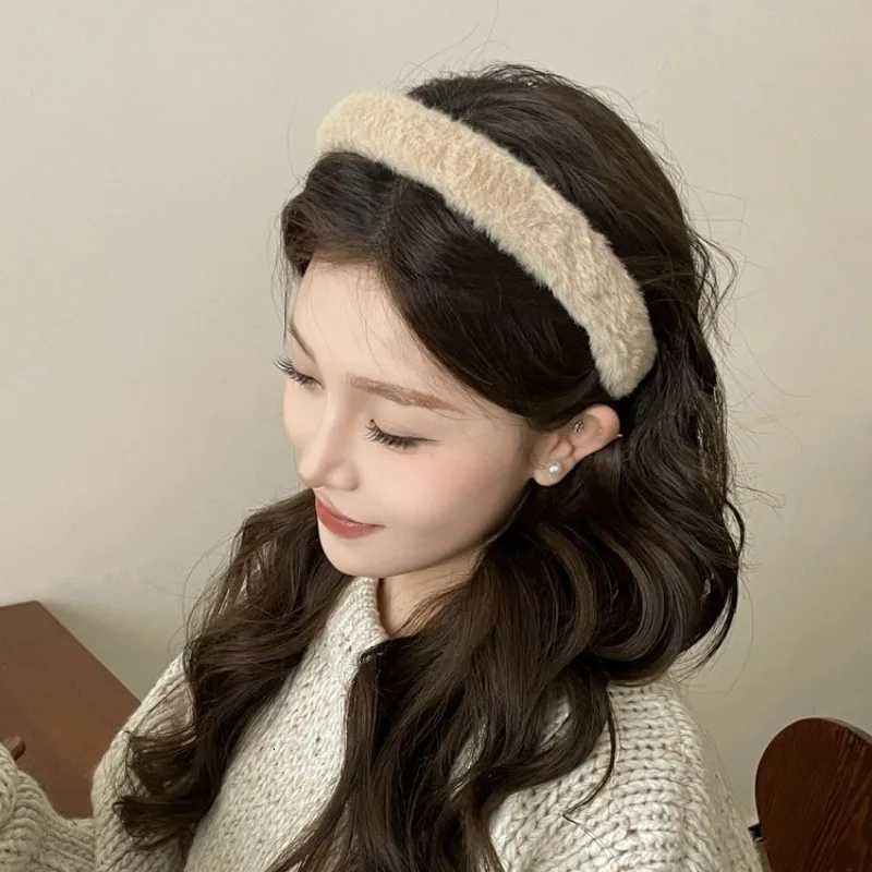 Korean Soft Headband Women Girls Plush Sweet Widen Plush Hair Bands Faux Fur Headbands Fluffy Furry Hair Hoops Winter Headdress V251022