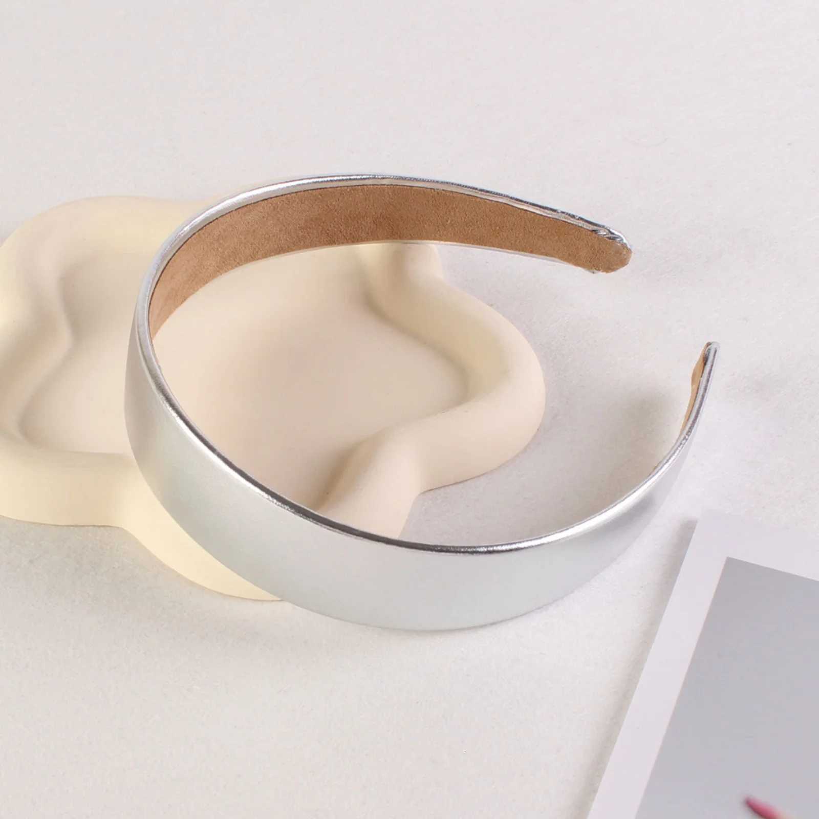 1PC Metallic Headbands Set Gold and Silver Hair Accessories Stylish and Simple Head Hoops Ideal for Daily and Party Looks V251022