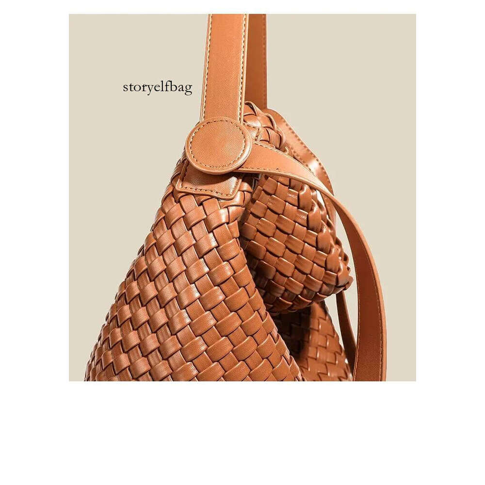 High-End Handwoven Bucket Large Capacity Single Shoulder Underarm Casual Commuter Crossbody Women's Bag