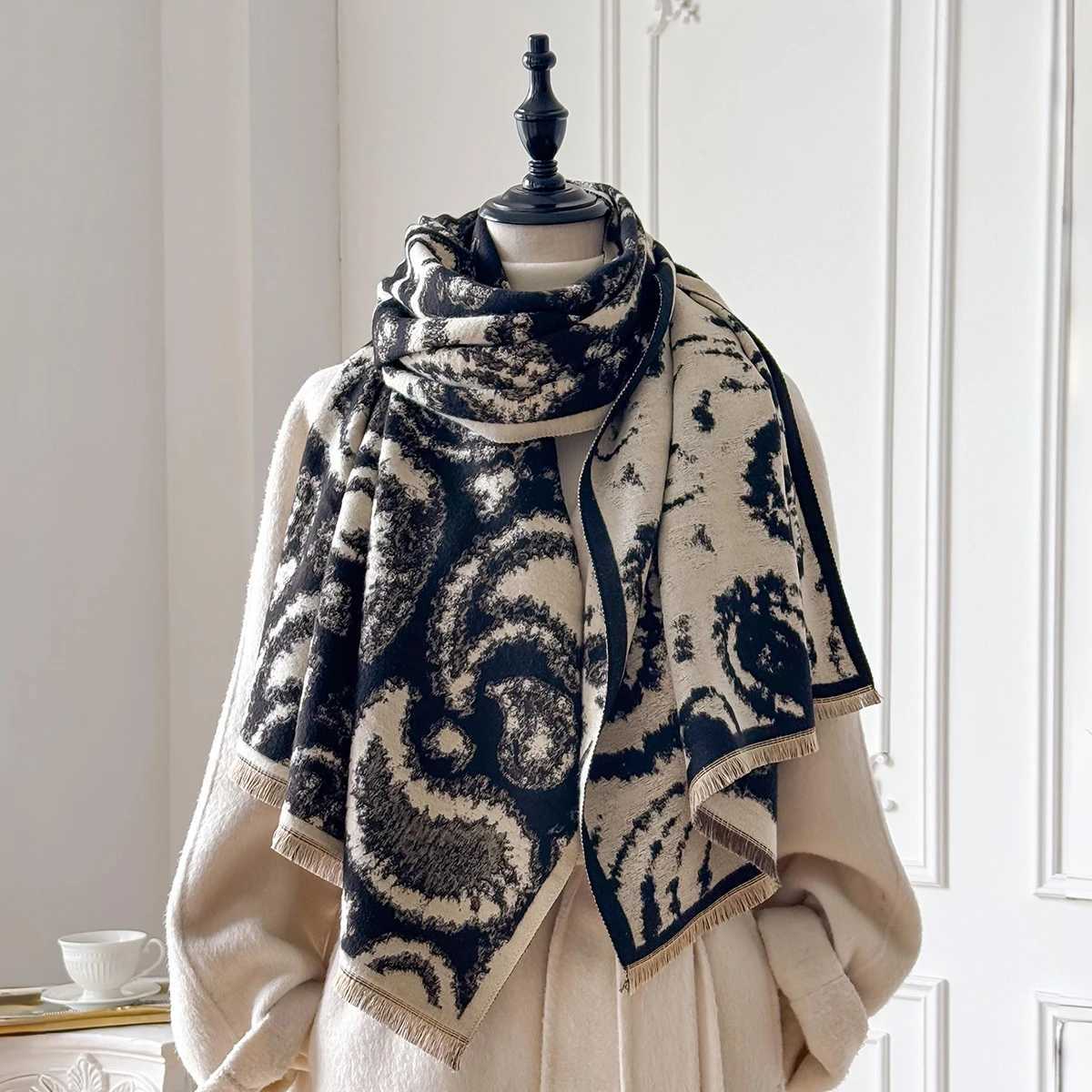Fashion New Womens Faux Cashmere Winter Shawl Vintage Print Tassels Thick Warm TwoSided Outdoor Scarf Wraps Foulard J251129