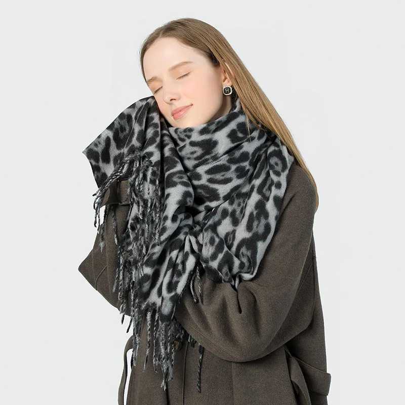 2025 Winter Leopard Print Scarf Women Warm Fashion Wrap Comfortable Stole Neckwear Versatile Shawl J251118