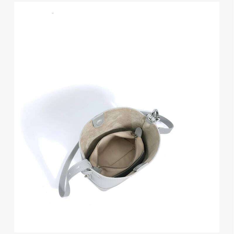 Genuine Leather Commuter Simple Ladies Soft Cowhide Tote Shoulder Handbag Large Capacity Women Bucket Bag 2025 New Suotong1022