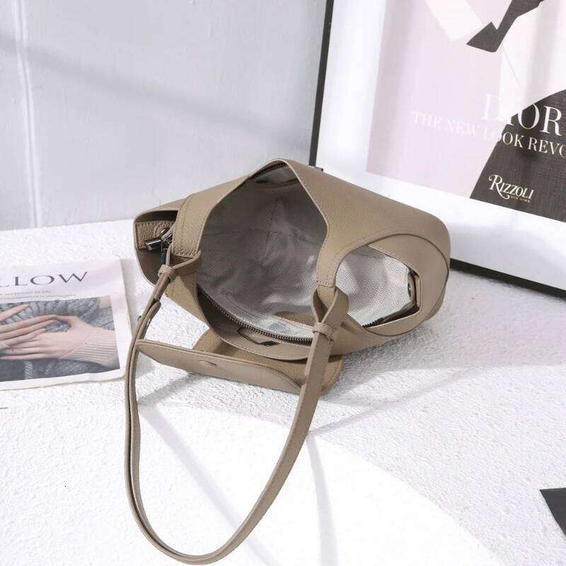 Korean Style Minimalist Large Capacity Casual Underarm Fashion PU Leather Single Shoulder Bags For Girls And Women Mdng251022