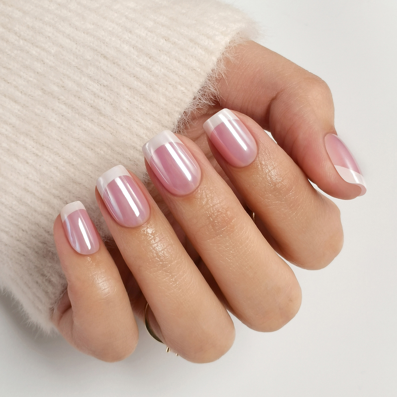 32Pcs False Nails Short Coffin Art Artificial with French Design Wearable Fake Nails Full Cover Press on Nail Tips Aurora French