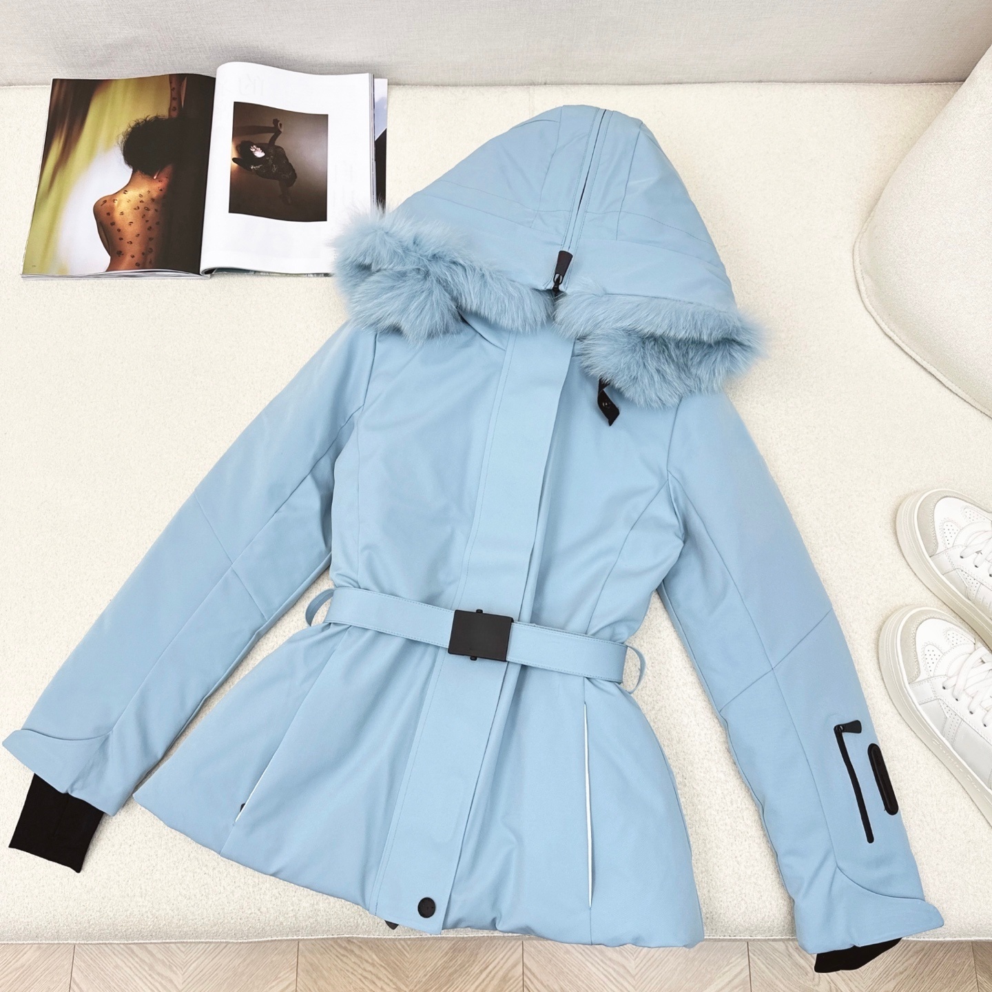 The latest classic style for women in autumn and winter, short waisted down ski jacket with large fur collar Super customization