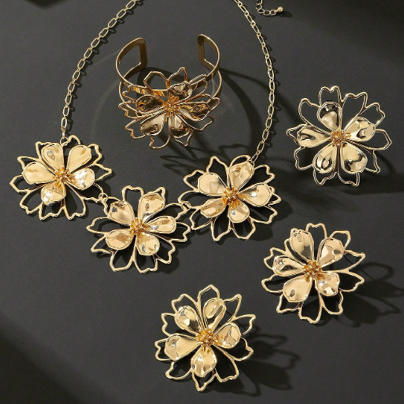 Autumn/Winter New Collection: Metallic Floral-Shaped Necklace, Earrings, and Ring Luxury Jewelry Set