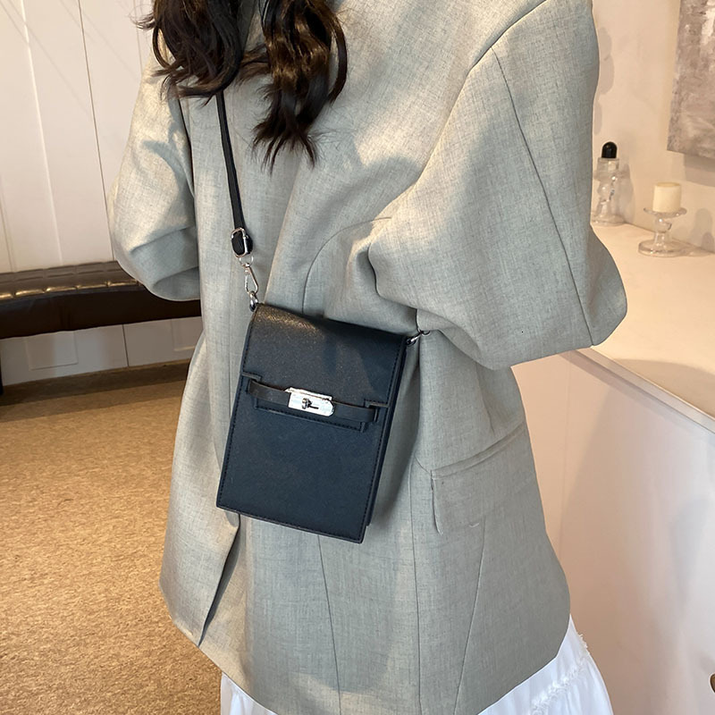 Luxury Brand Designer Bag 2024 Summer New Fashion Crossbody Small Square Bag Beautiful Niche Design Personality Bag Women's Phone Bag Single Shou