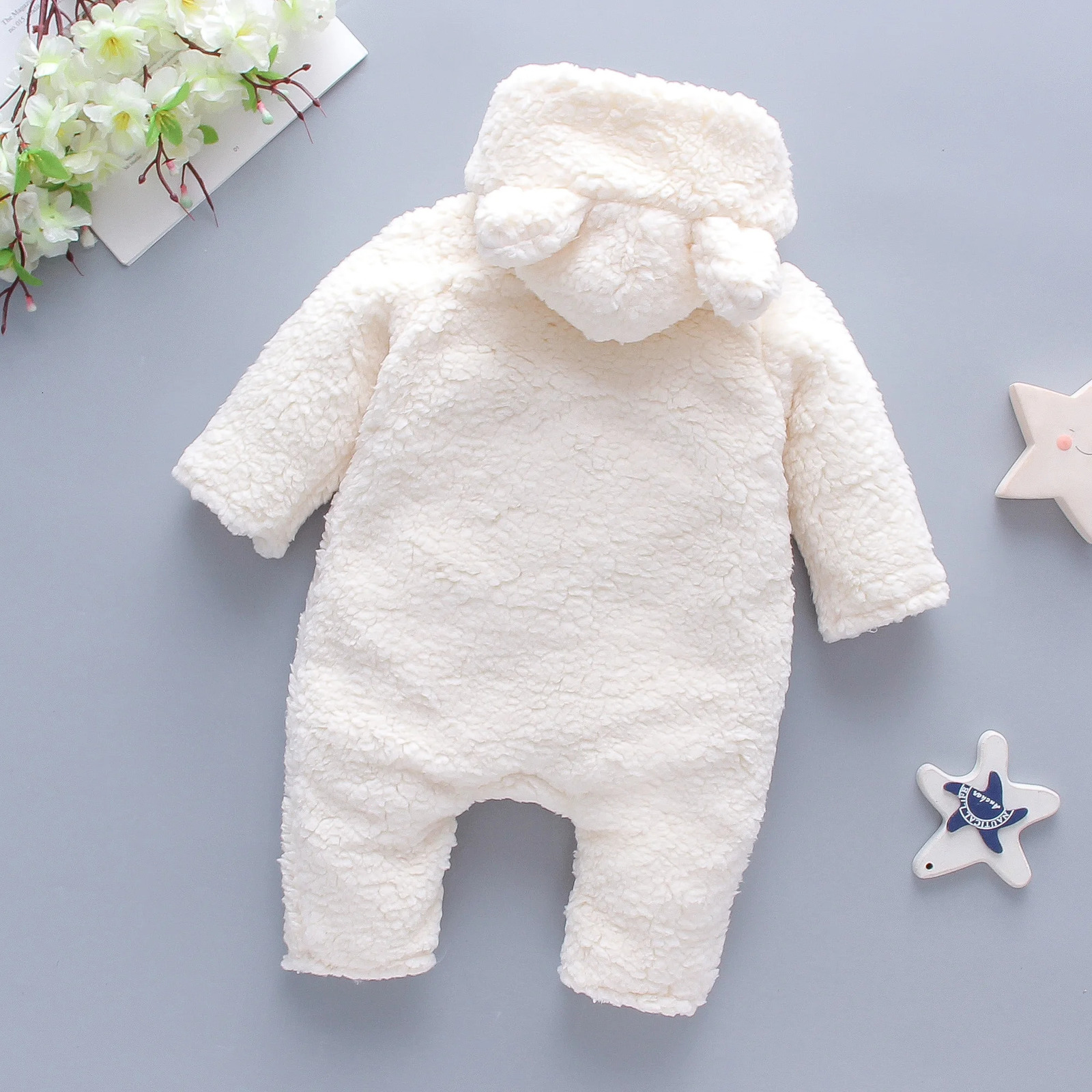 Lamb hair cartoon bear embroidered baby jumpsuit winter girl long sleeved crawling suit thickened 251022
