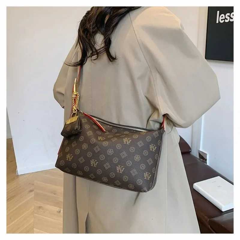 New Largecapacity Bag for Autumn and Winter Cmuting Tote Bag Highend Singleshoder Bag Wide Shoder Strap Crossbody Bag Y251022