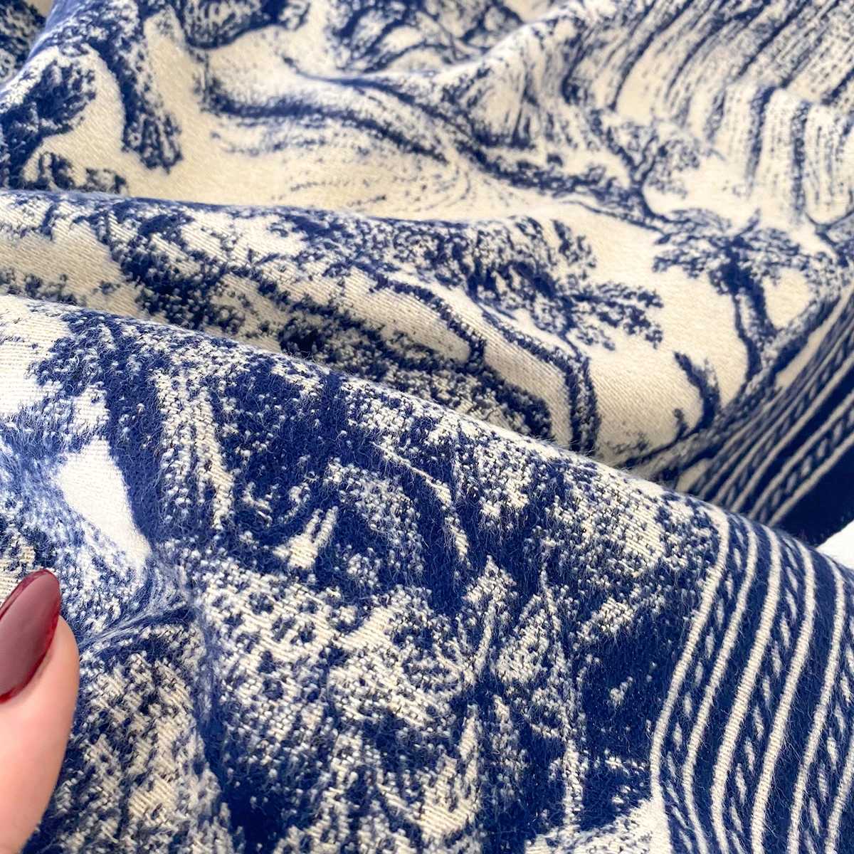 Elegant Animal Jacquard Shawl for Women Winter Thick Warm Scarves Double Sided Design Coldproof Windproof Blanket Scarf J251129