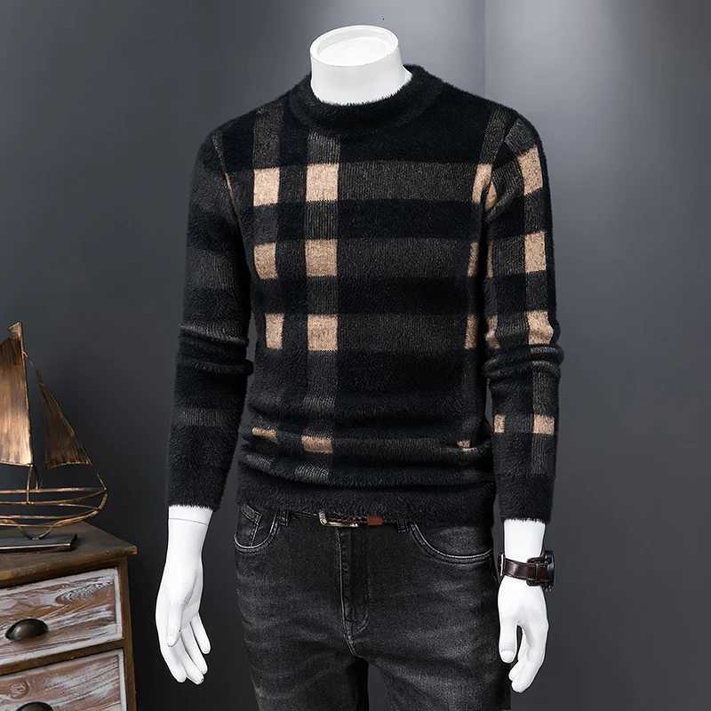 New Luxury Brand Autumn Winter Mens Knitted Pullover ONeck Striped Jacquard Sweater Fashion Versatile Warm Trend Mens WearXJ251022