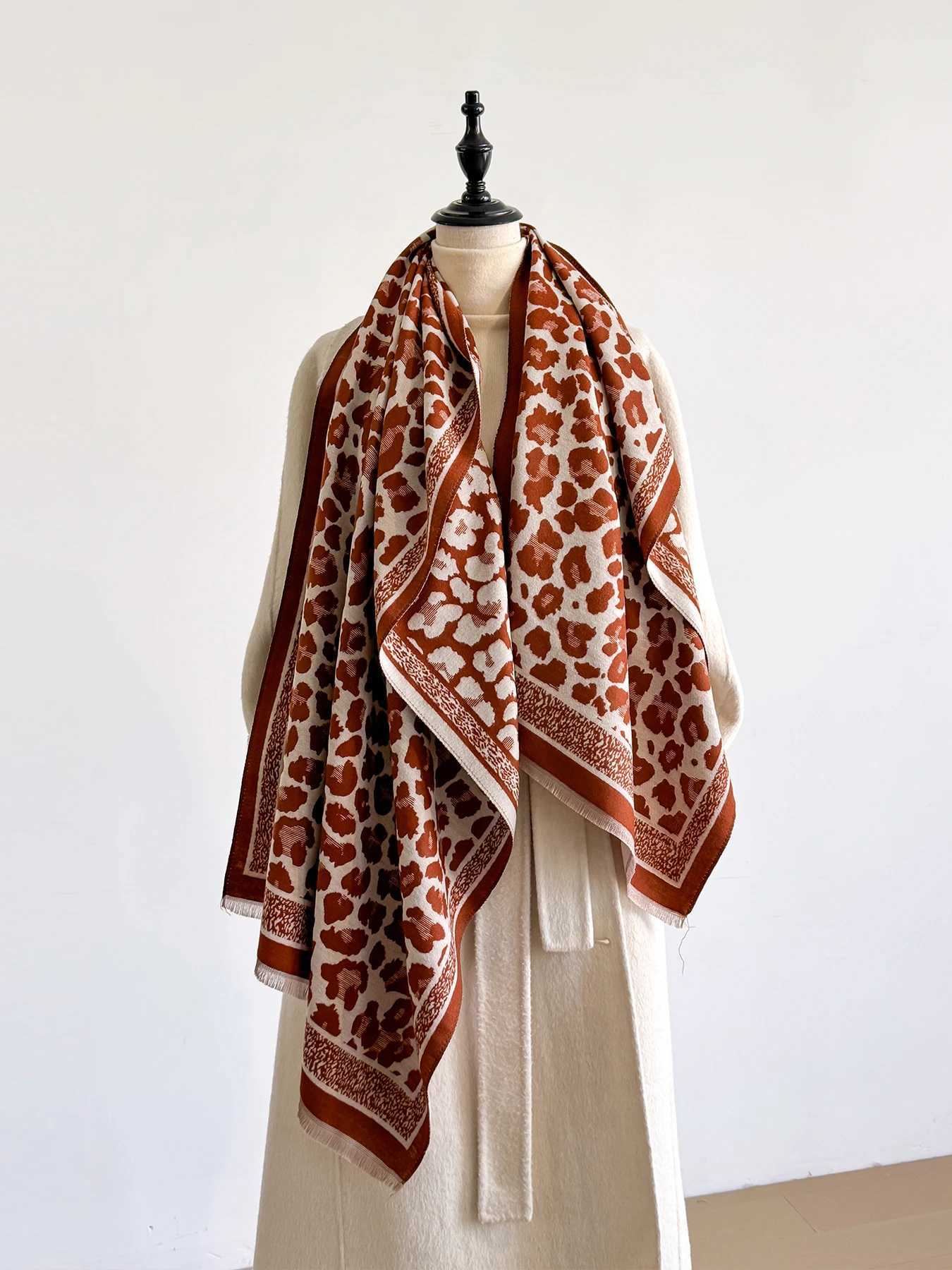 Winter Elegance Thick Faux Scarf for Women TwoSided Warm Soft Shawl Wrap Feminine Patterned Blanket for Cold Weather J251129