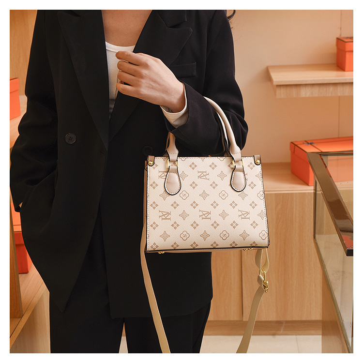 new Spring Bea Shopping Hobo with Inserted Buckle Large-capacity Mommy Tote Bag for Women bags