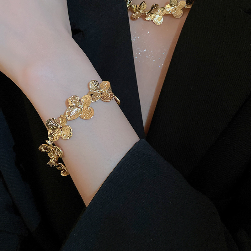New Spliced Flower Earrings Bracelet Necklace Set Light Luxury Minimalist Style Collarbone Chain Fashion Versatile Accessories - view 4