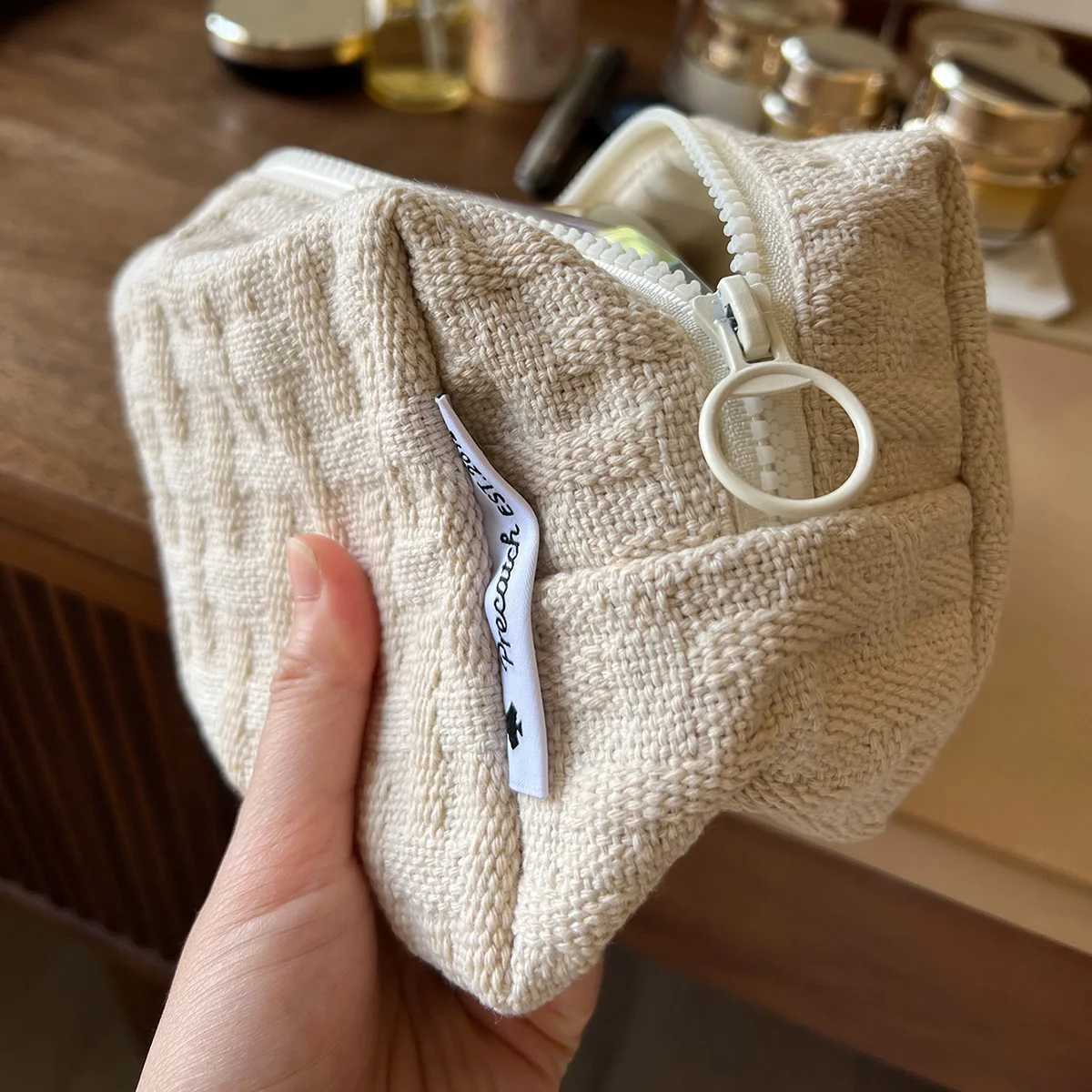 Carryon Portable Premium Makeup Bag with Large Capacity Simple Canvas Threedimensional Storage Bag Solid ColorW251021