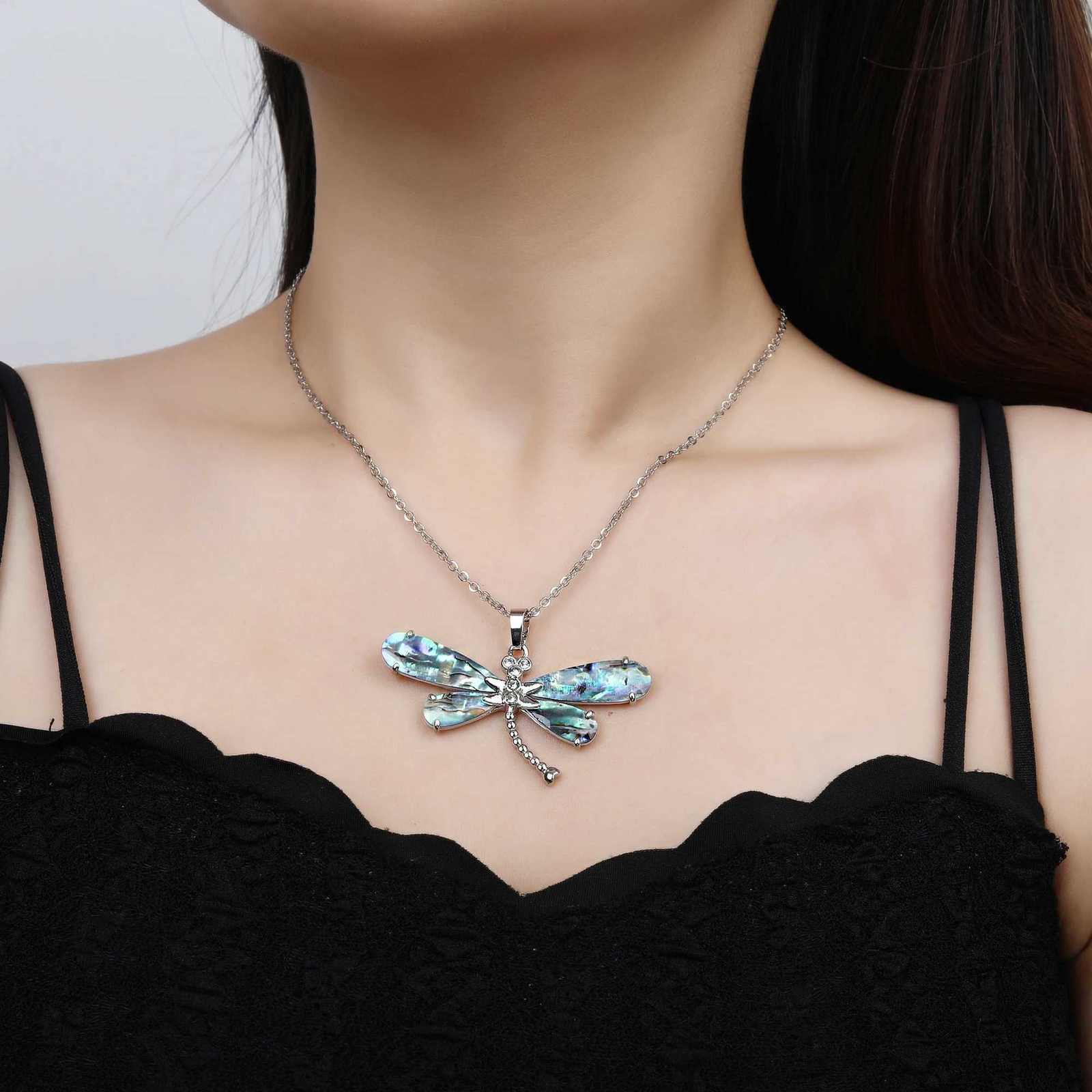New Creative Natural Shell Design Insect Butterfly Dragonfly Pendant Necklace Personalized For Woman Party Vintage Jewelry Gift V251022