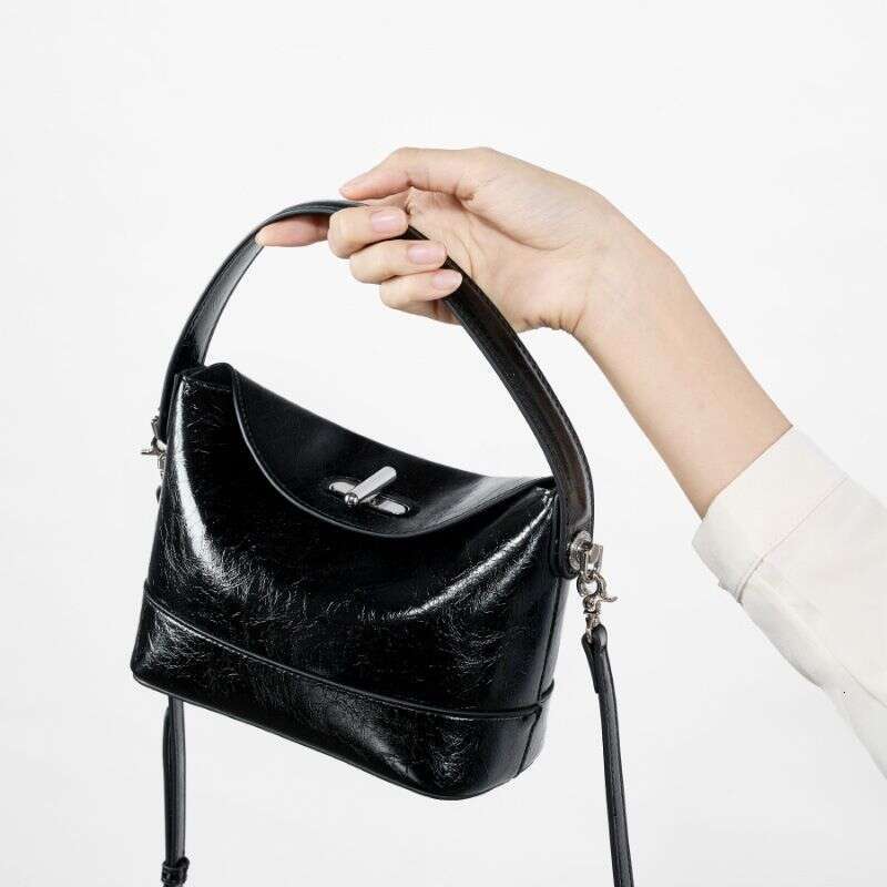 Head Layer Handbag Bucket Bag, Spring New, Light High-end Leather Women's Bags