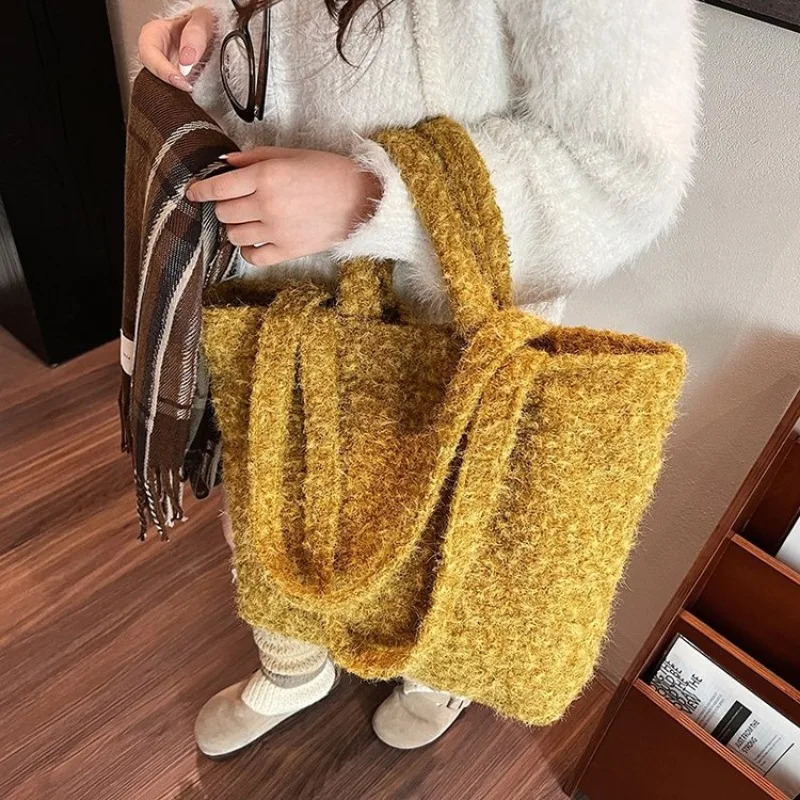 Winter Woolen Handheld Large Capacity Bag for Women Trendy Tote Bag Single Shoulder Plush Bag Mode Tote Sac 251021