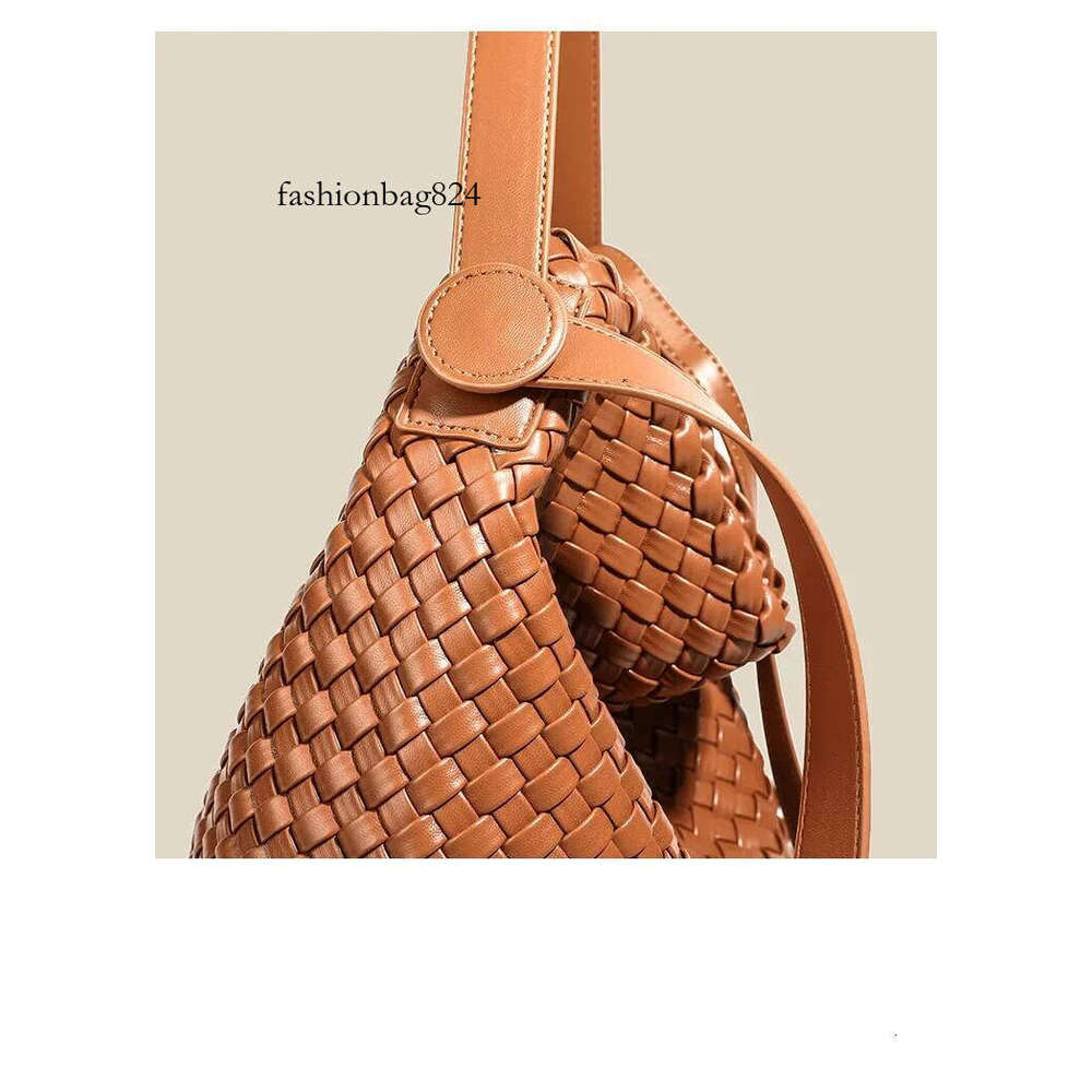 High-End Handwoven Bucket Large Capacity Single Shoulder Underarm Casual Commuter Crossbody Women's Bag