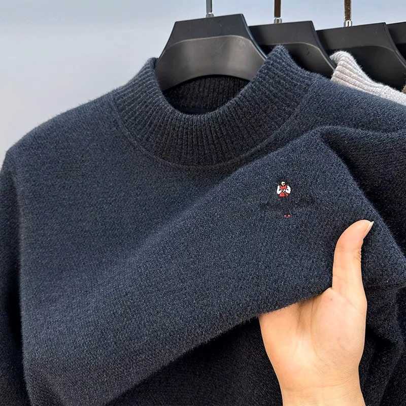 High quality mens round neck knitted sweater autumn winter fashionable cartoon exquisite embroidery design top warm pulloverXJ251022