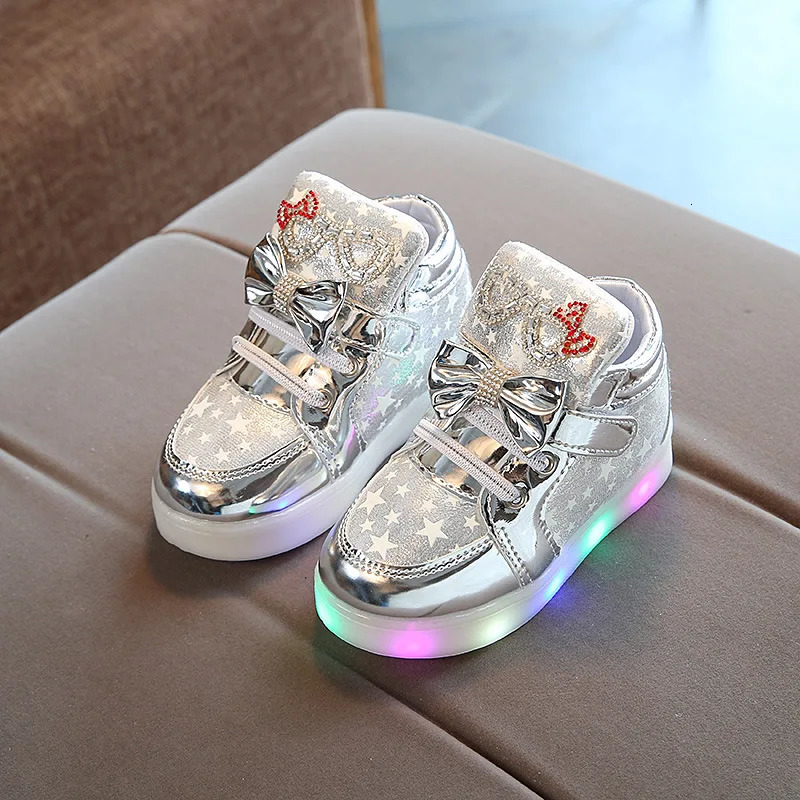 Kids LED Sneakers Girls Flash Lightup Board Shoes Spring And Autumn Childrens Luminous Glowing Light 251022