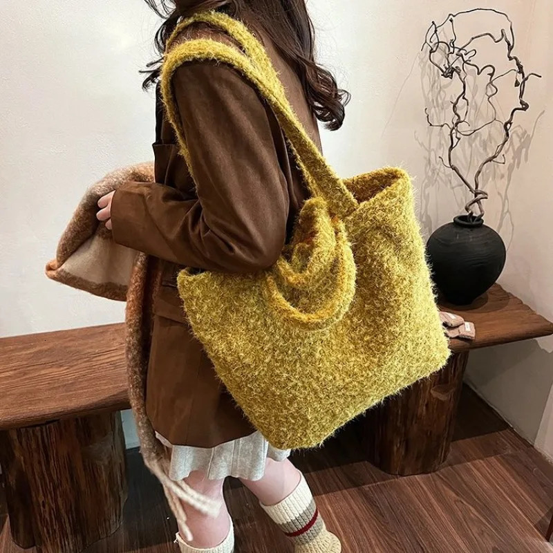 Winter Woolen Handheld Large Capacity Bag for Women Trendy Tote Bag Single Shoulder Plush Bag Mode Tote Sac 251021