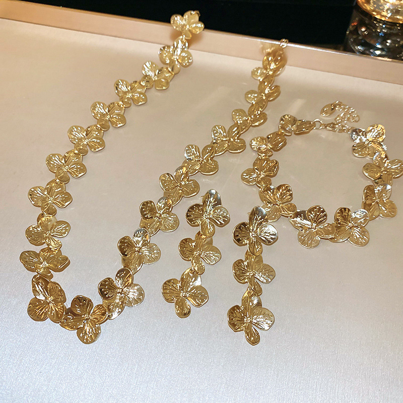 New Spliced Flower Earrings Bracelet Necklace Set Light Luxury Minimalist Style Collarbone Chain Fashion Versatile Accessories - view 5