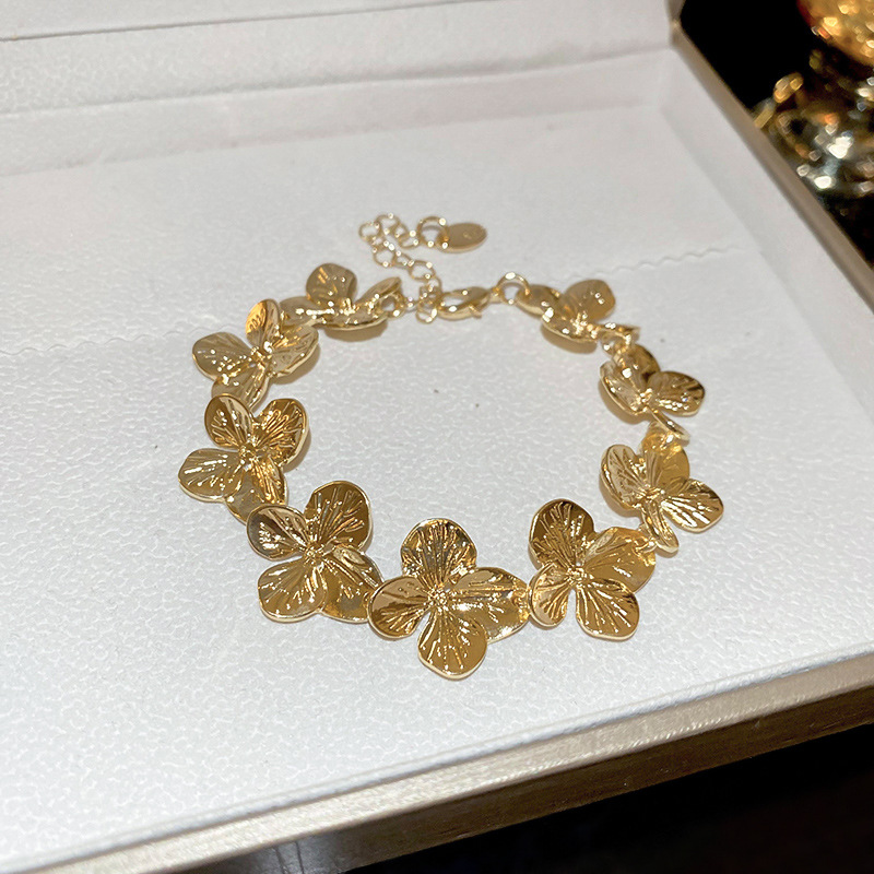New Spliced Flower Earrings Bracelet Necklace Set Light Luxury Minimalist Style Collarbone Chain Fashion Versatile Accessories - view 6