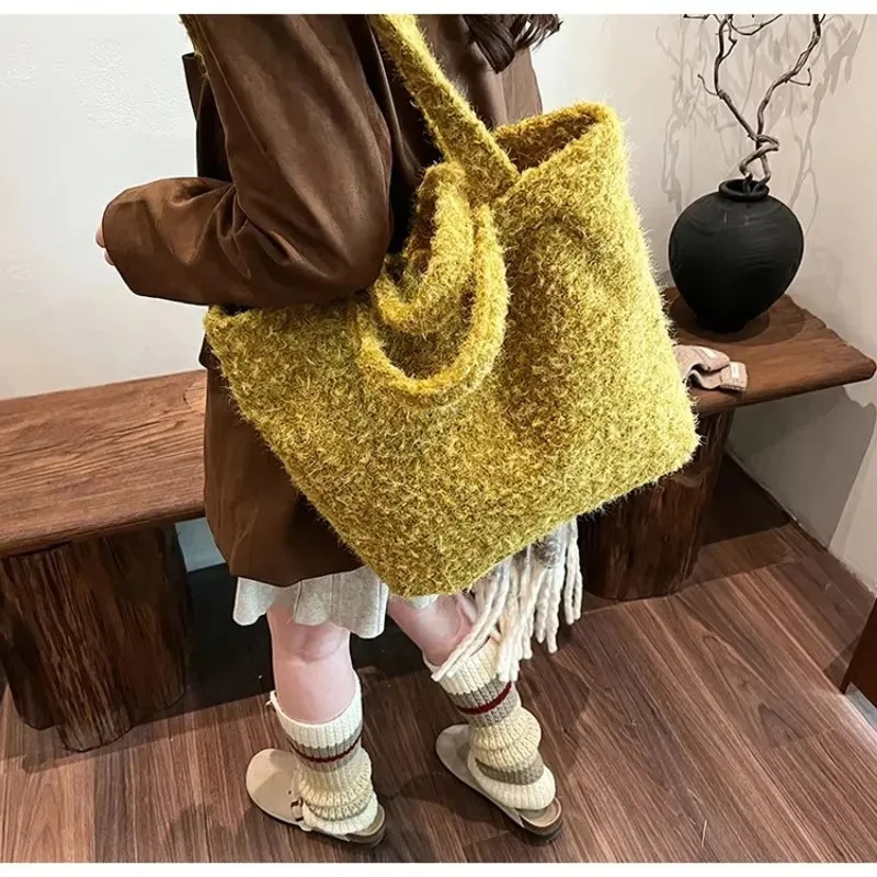 Winter Woolen Handheld Large Capacity Bag for Women Trendy Tote Bag Single Shoulder Plush Bag Mode Tote Sac 251021