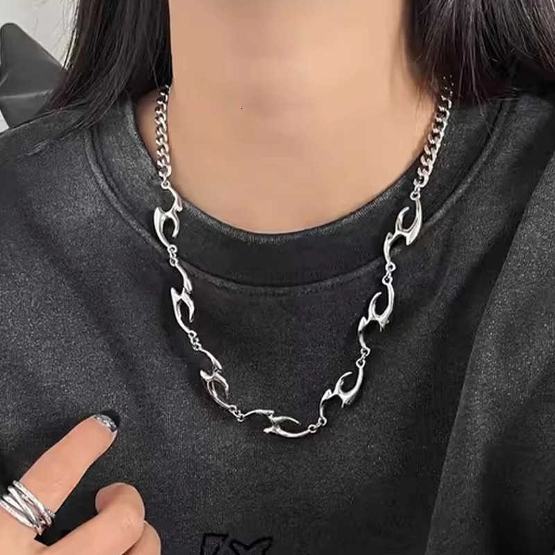 Korean Hip Hop Punk Silver Color Thorny Choker Necklace for Women Men Rock Metal Retro Irregular Flame Shape Necklaces Jewelry U251022