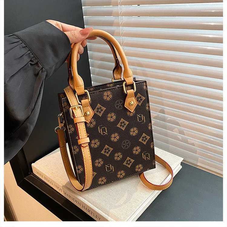 Designer bag 2025 Vintage Print Tote Bag Shoder Purse for Wen Classic Crossbody Tote Timeless DaytoNight Bag Elegant Sling Bag Y251101