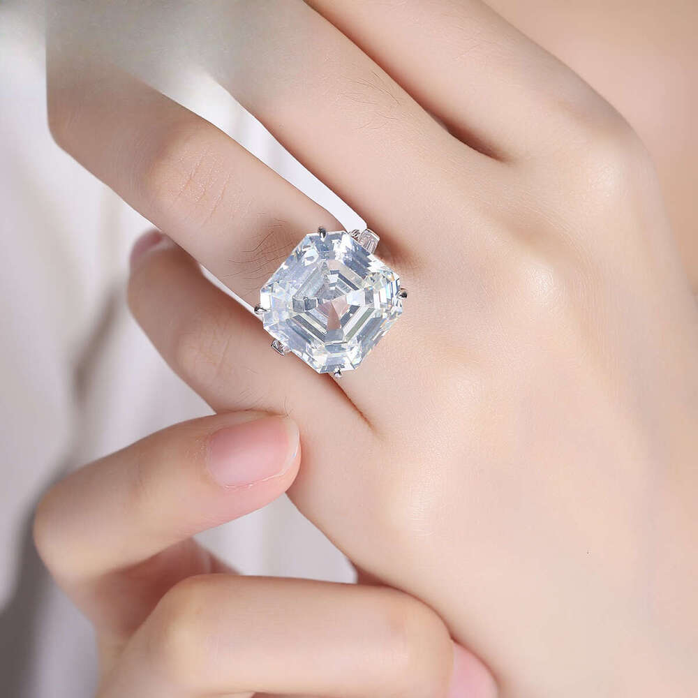 High Quality Asher Cut Three Stone Moissanite Jewelry Pure White Gold Engagement Ring