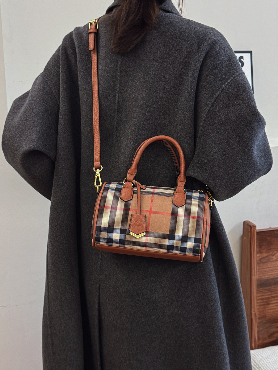 Designer free shipping Plaid tote bag women bag shoulder bag crossbody bag versatile large capacity handbag white black