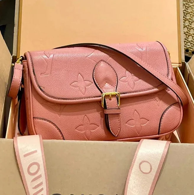 Designers bag High Quality Messenger Handbags luxurys Fashion womens CrossBody Clutch Shoulder Bag Letter Handbag ladies purse pocket Totes wallet pocket bag A1