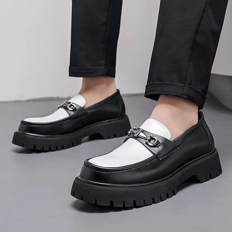 2025 New Thick-Soled Height-Increasing Men's Large Patent Leather Glossy Casual Chunky Heel Loafers Hairstylist Trendy Shoes mens dress shoes