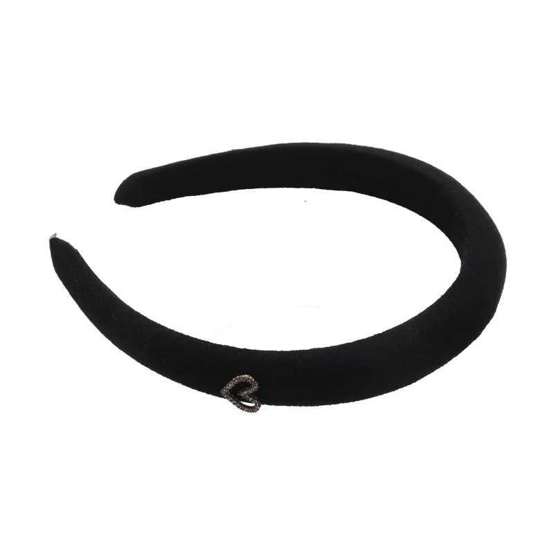 Rhinestone Heart Sponge Headband Hairband for Woman Girls Sweet Temperament Hair Hoop Autumn Winter Fashion New Hair Accessories V251022