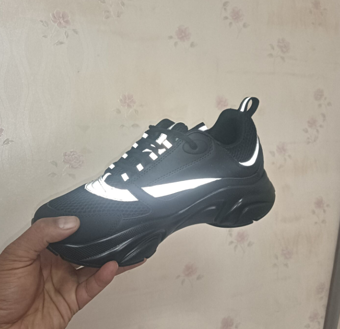 New Arrival Shoes Black reflective Sports Shoes Fashionable Comfortable Lightweight Casual Shoes Old Man Women Shoes Flats Sneaker