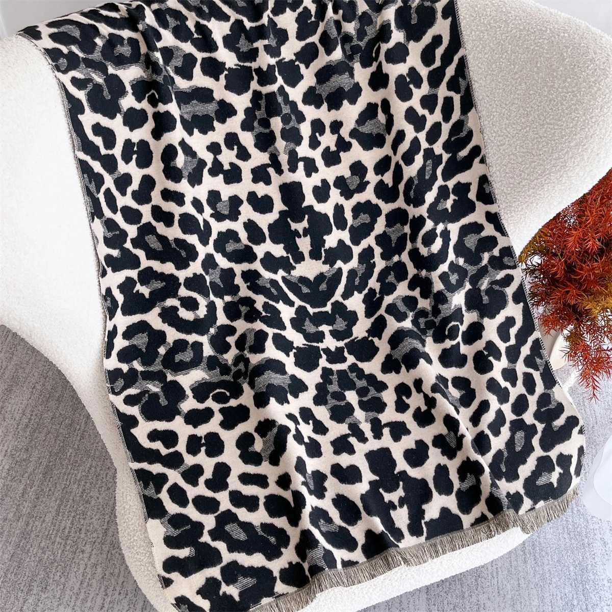 Winter Warm Women Scarf Leopard Pattern Designer Imitation Cashmere Thicken Shawl Scarves Female Wrap Blanket Foulard J251118