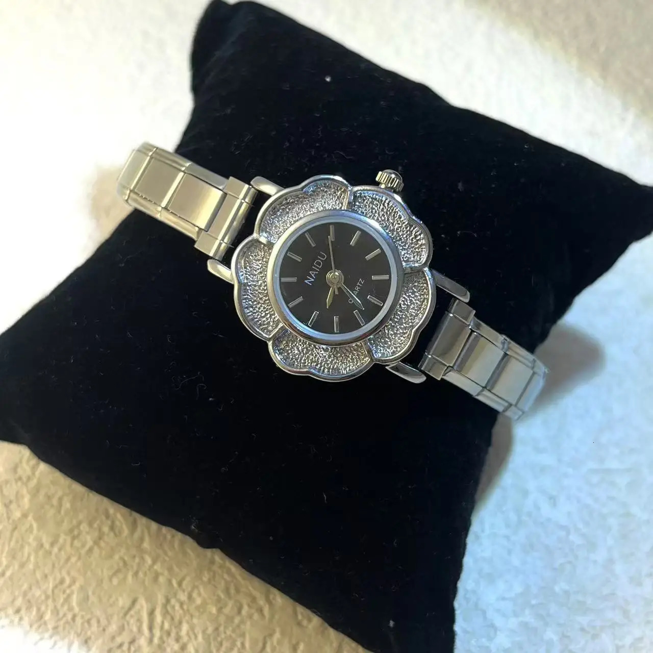 Womens Quartz Watches with Zirconia Flower Inlay Chic Stainless Steel Strap Party Birthday Gift for Her 251027