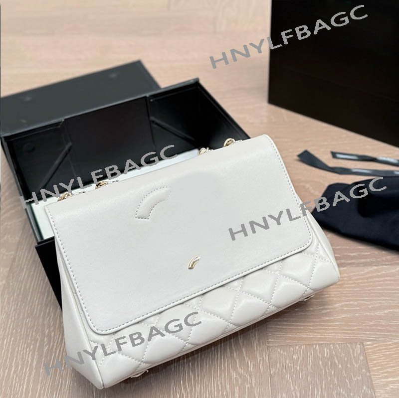 Vintage Women Designer Flap Bag Embroidery Letters Pattern Rivets Decoration Light Golden Hardware Chain Shoulder Tote Makeup Purse Crossbody Handbag 22x15cm