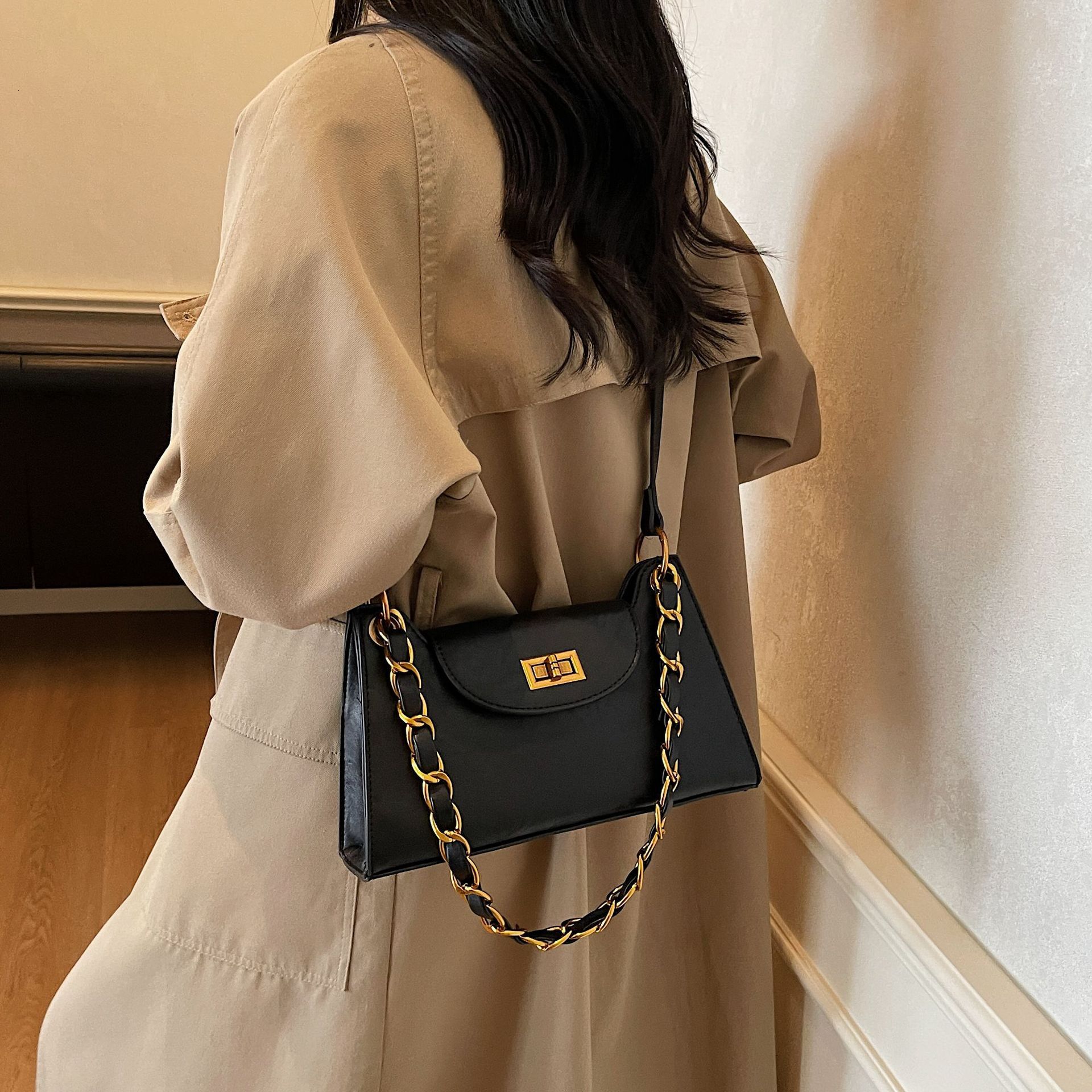 Luxury Brand Designer Bag French Fashion Women's Bag 2025 Autumn Winter New Simple Stylish Niche Design Single Shoulder Underarm Bag Small Square