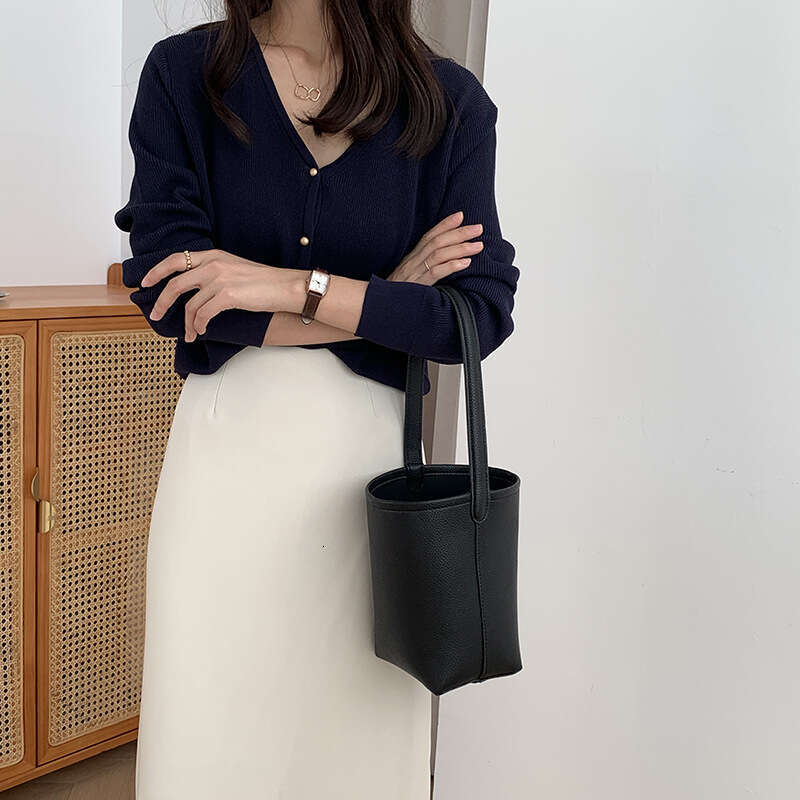 Korean Summer Versatile Solid Color Fashion Single Shoulder Underarm Niche Cylinder Handheld Bucket Bag For Women B5