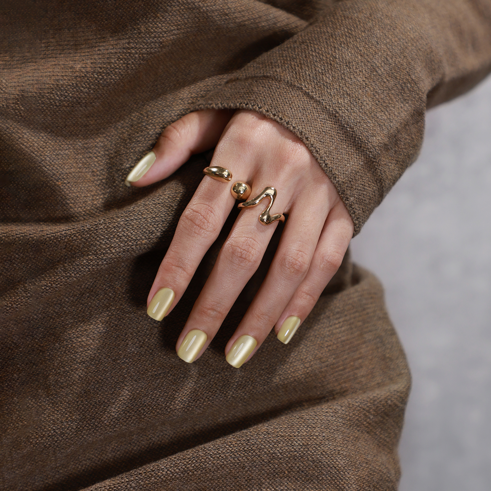 light yellow cats eye press nail short style soft gel square suitable for womens gifts shiny nail glue available in 16 sizes 32 reusable fake nail set