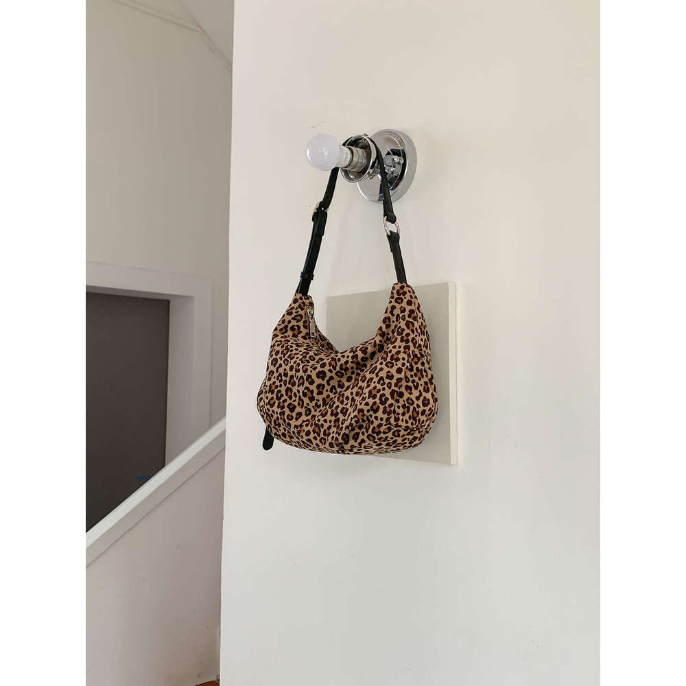 Leopard Print Trendy Large Capacity Soft Commuter Women's Fashion Korean Version New Nylon Shoulder Bag For Women B5