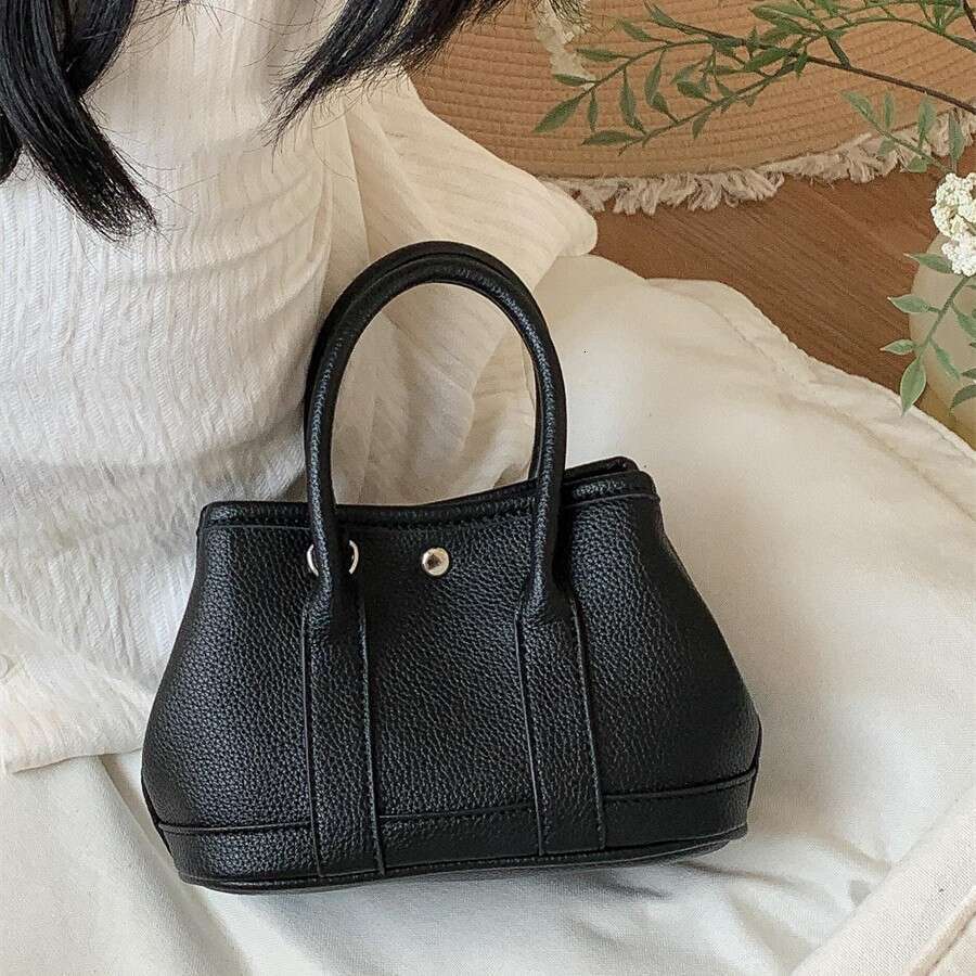 Korean Canvas Ins Style Stitching Contrast Color Design New Crossbody Commuting Versatile Pu Leather Handheld Shoulder Bag B5