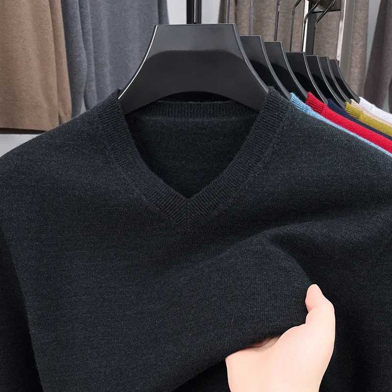 New Sweatwear Mens V Neck Basic Solid Color Sweaters Round Neck Elastic Pullovers Warm Autumn Knitted Oversized Sweater MenXJ251022