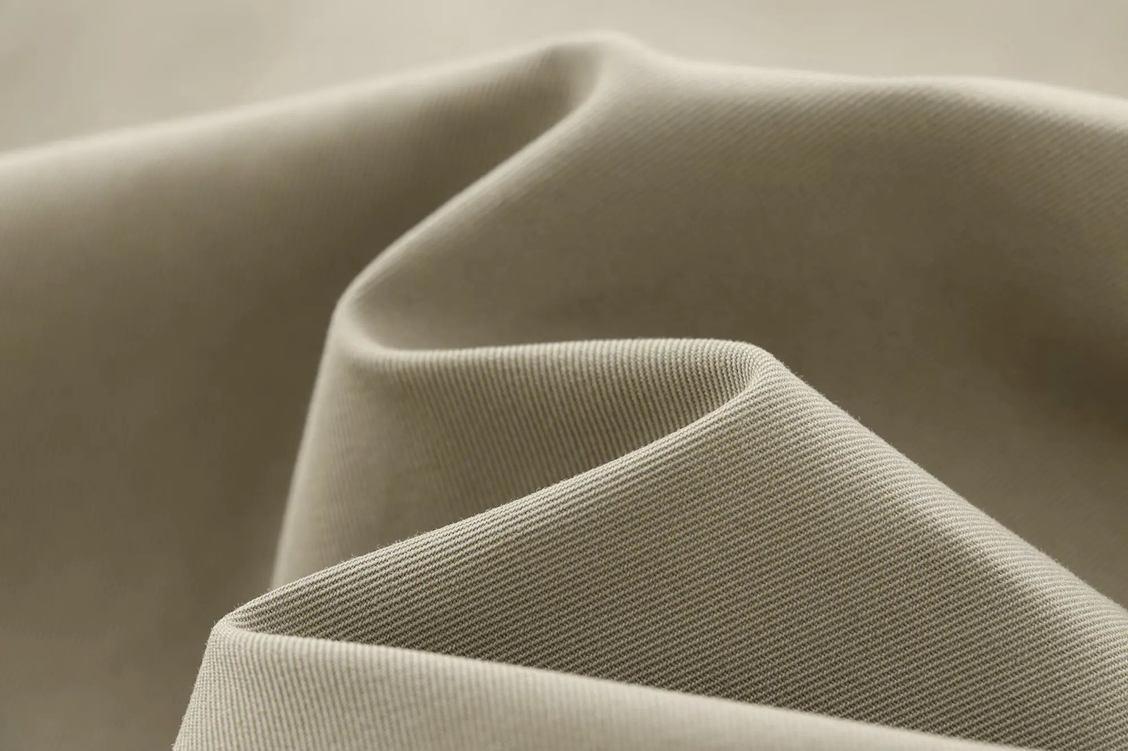 DiYiG WOMAN Autumn Fashion Short Trench Coat Retro Long Sleeve Button Casual Outerwear Chic Overcoat 251021