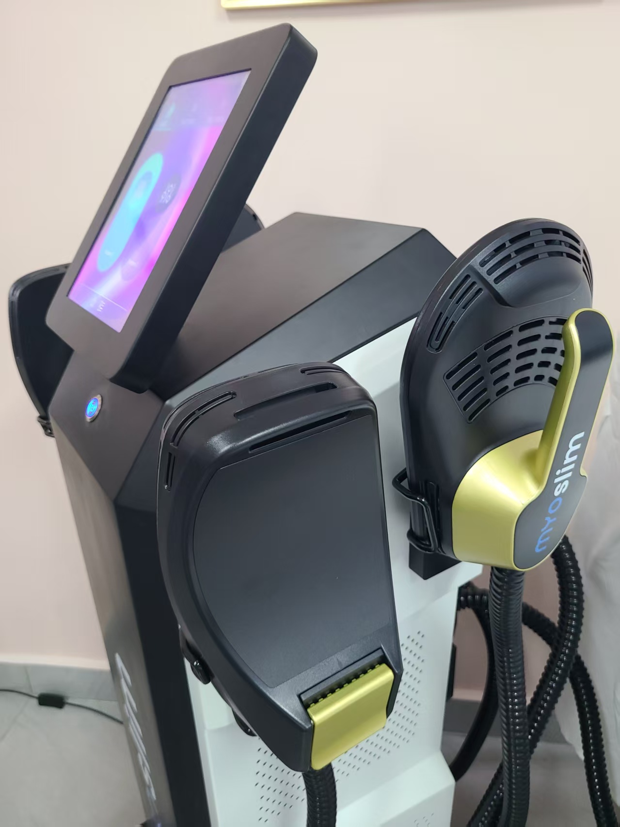 Professional EMS Body Sculpting Machine With 6500W RF Technology HI-emt Energy Fat Reduction Muscle Toning and Cellulite Removal For Aesthetic Spa Cli