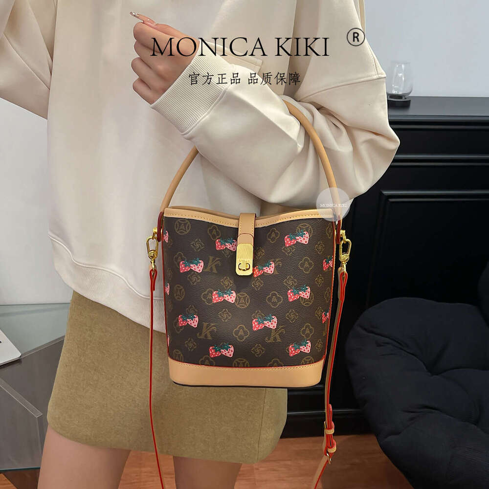 Designer Bag for Womens Bucket Bags Strawberry Printed Large Capacity Handbag Light Style Suitable Office Commuting Crossbody Bag
